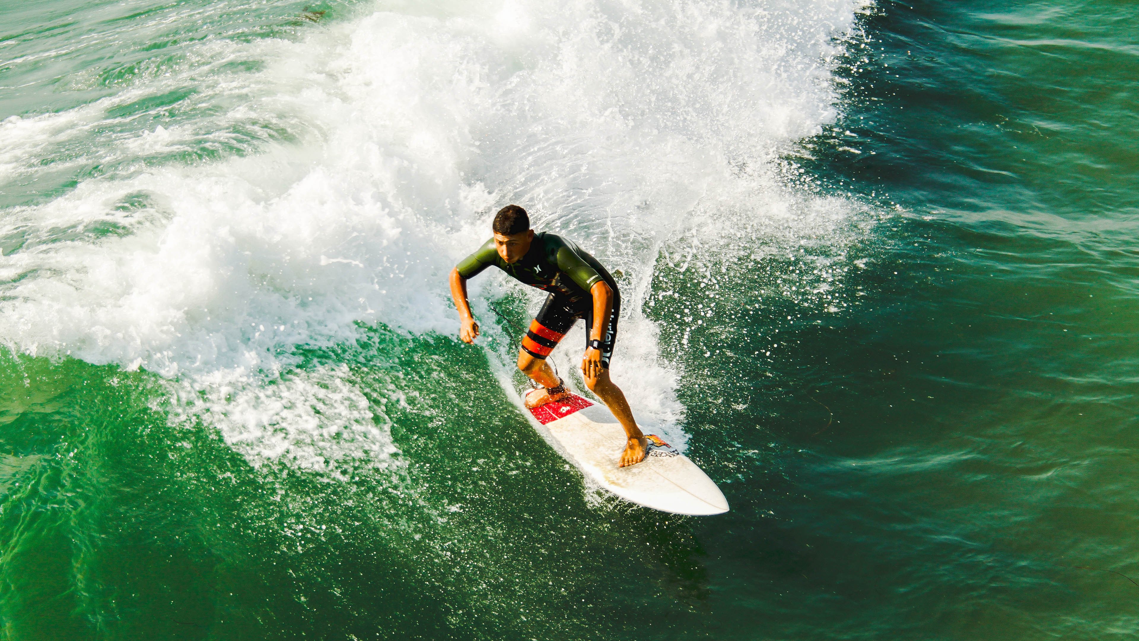 开云官网-伊朗队门将费尔南德斯在巴黎奥运会上展现出高水平的扑救能力，伊朗菲尔兹奖得主